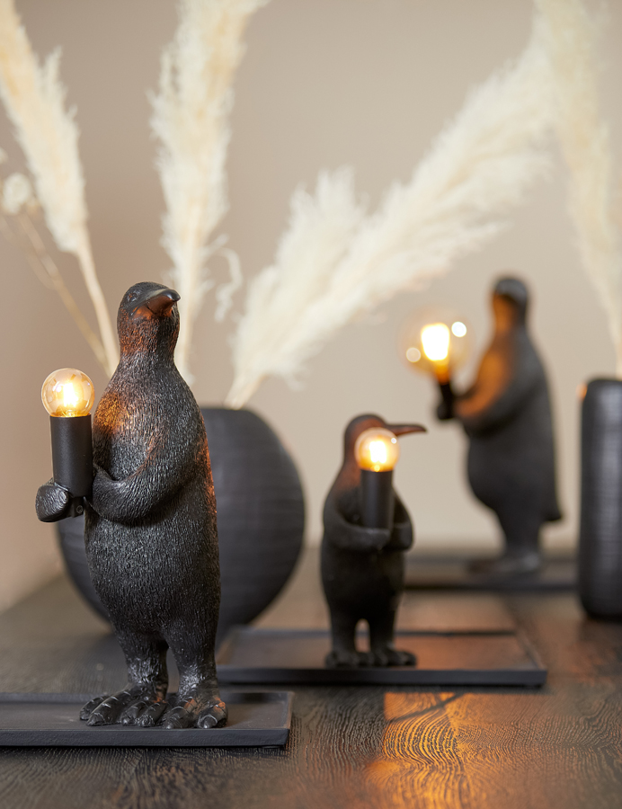 Moderne schwarze Pinguin Tischlampe Light & Living Penguin – Bild 9