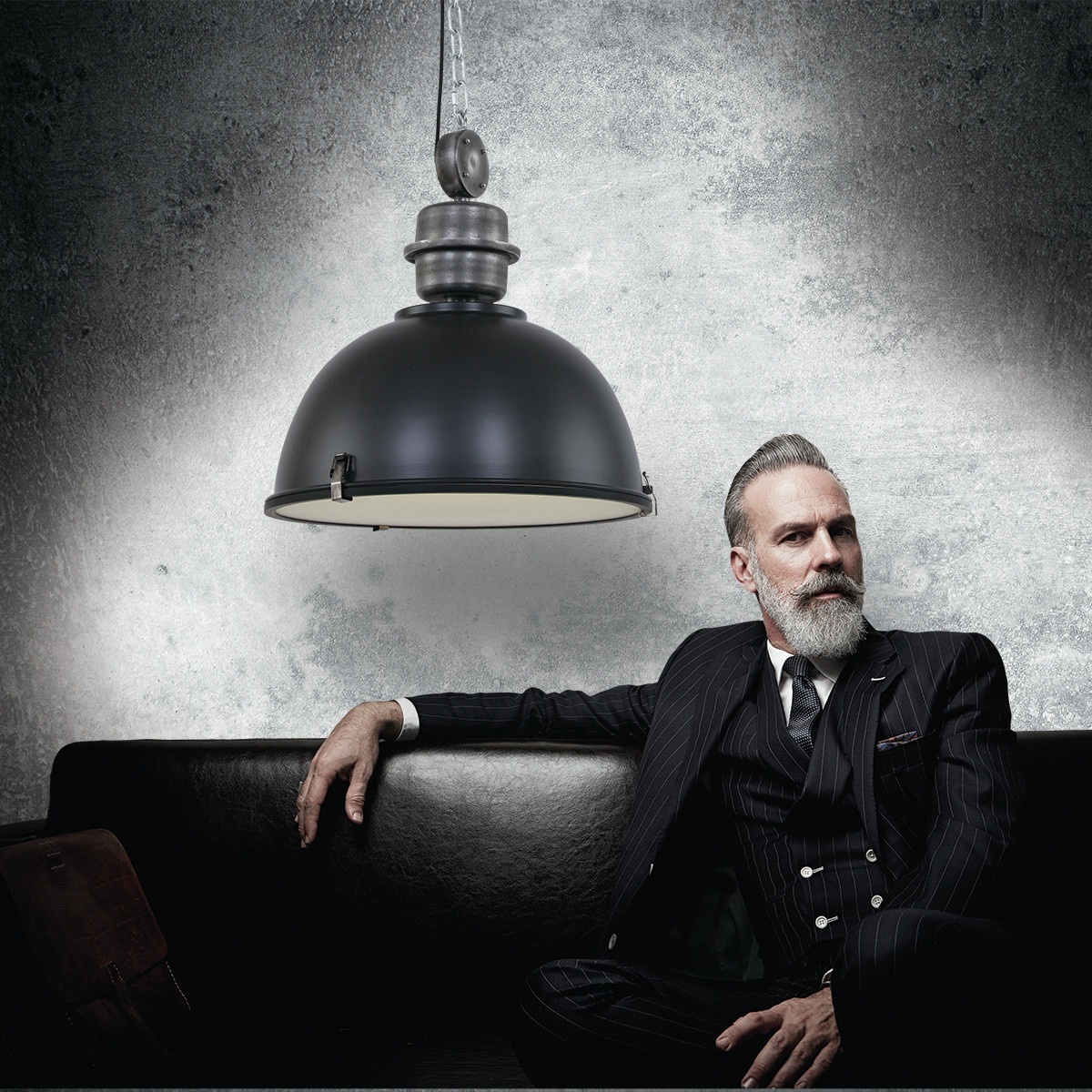 Industrielle schwarze Glas-Metall-Hängeleuchte Steinhauer Bikkel – Bild 3