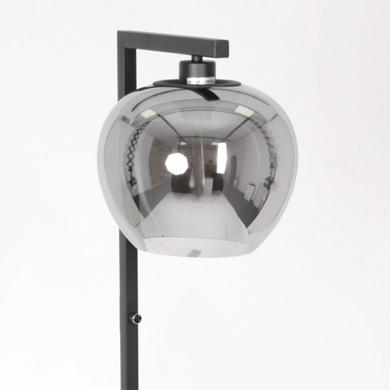 industrielle-stehlampe-steinhauer-stang-smokeglass-und-schwarz-3650zw-4