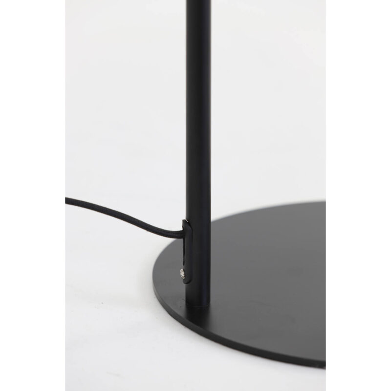 moderne-schwarze-stehlampe-mit-gewolbtem-lampenschirm-light-and-living-mette-1858712-4