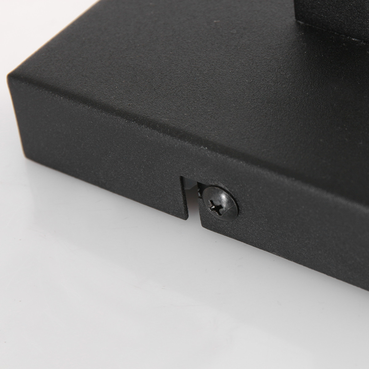 Tischleuchte mit schwarzem Gestell und zylindrischem Stoffschirm Steinhauer Stang – Bild 12