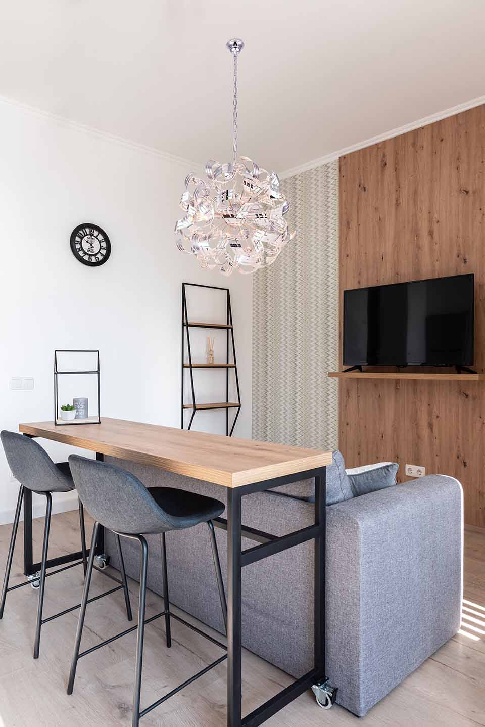 Romantische Hängelampe mit chromener Kugelkonstruktion Globo Falla – Bild 4