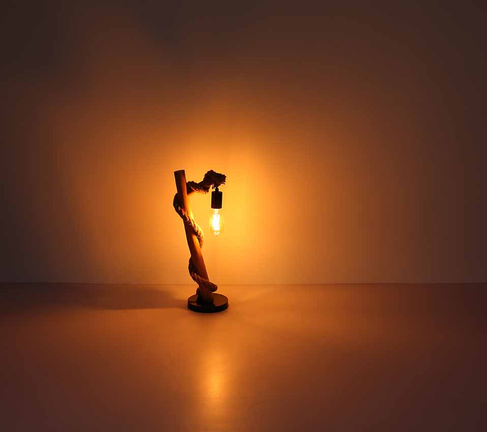 Schräge Tischlampe Natur/Schwarz Holz/Hanfseil Globo Ulleu – Bild 4