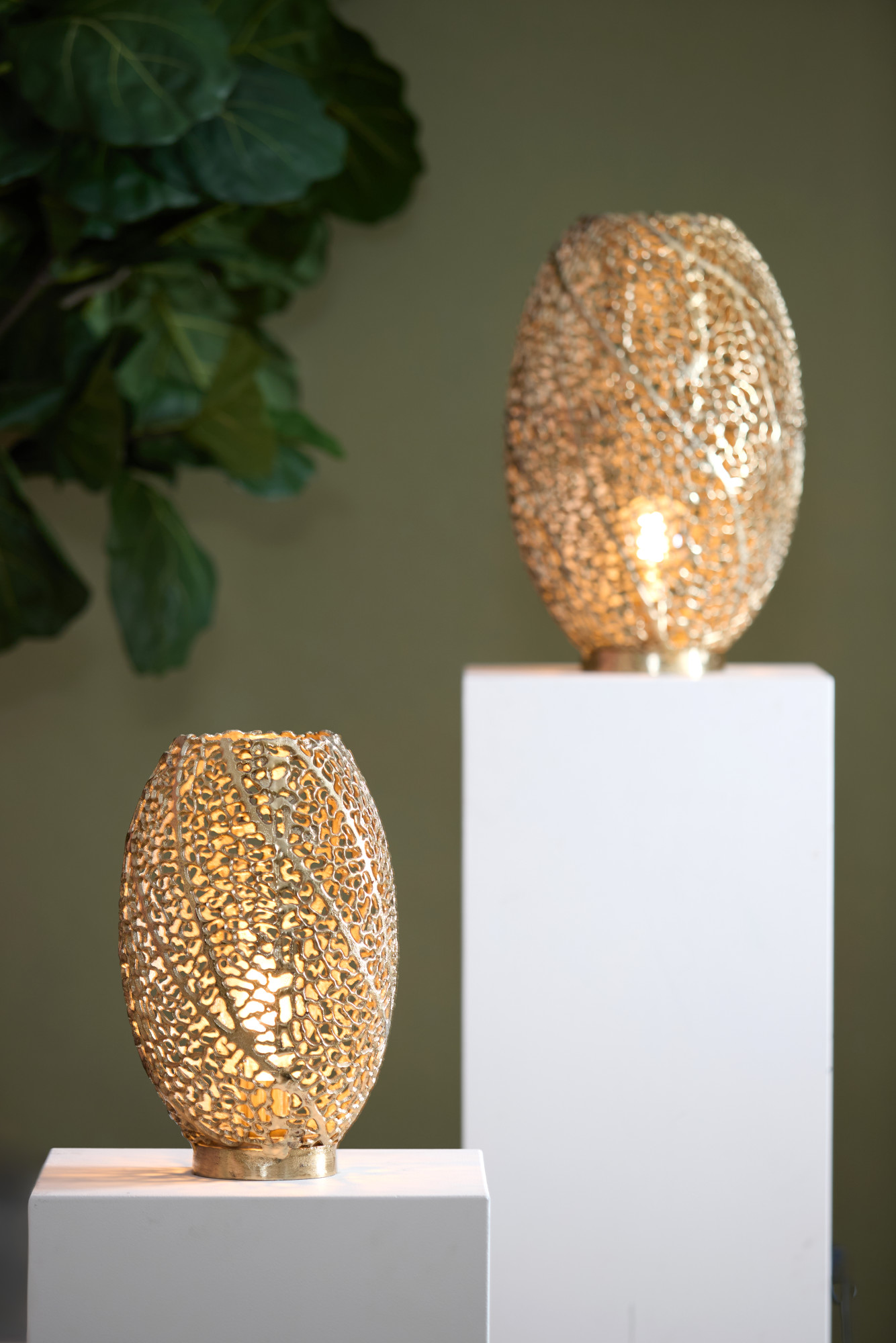 Goldene Tischlampe mit offenen Mustern Light & Living Sinula – Bild 4