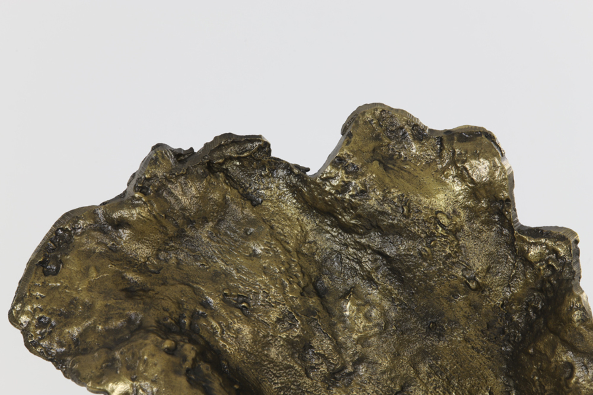 Skulpturale Wandleuchte gold patiniert Light & Living Sidomi – Bild 6