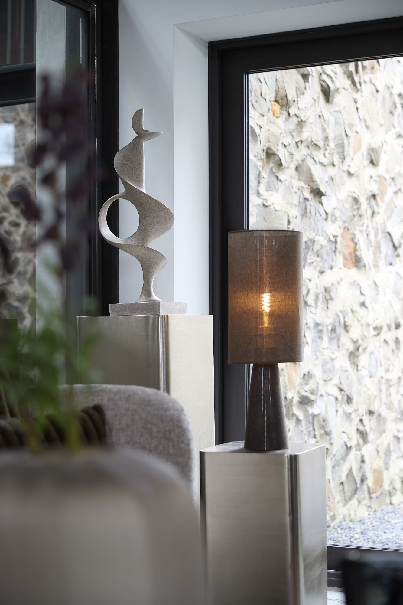 Braune klassische Stoff-Tischlampe Light & Living Micky – Bild 4