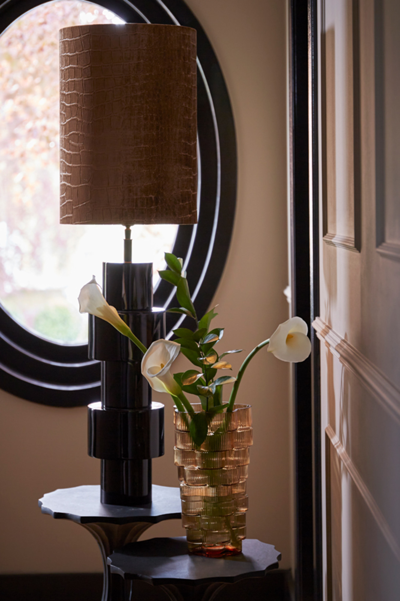 Schwarze Tischlampe mit glänzendem Fuß Light & Living Nino – Bild 5