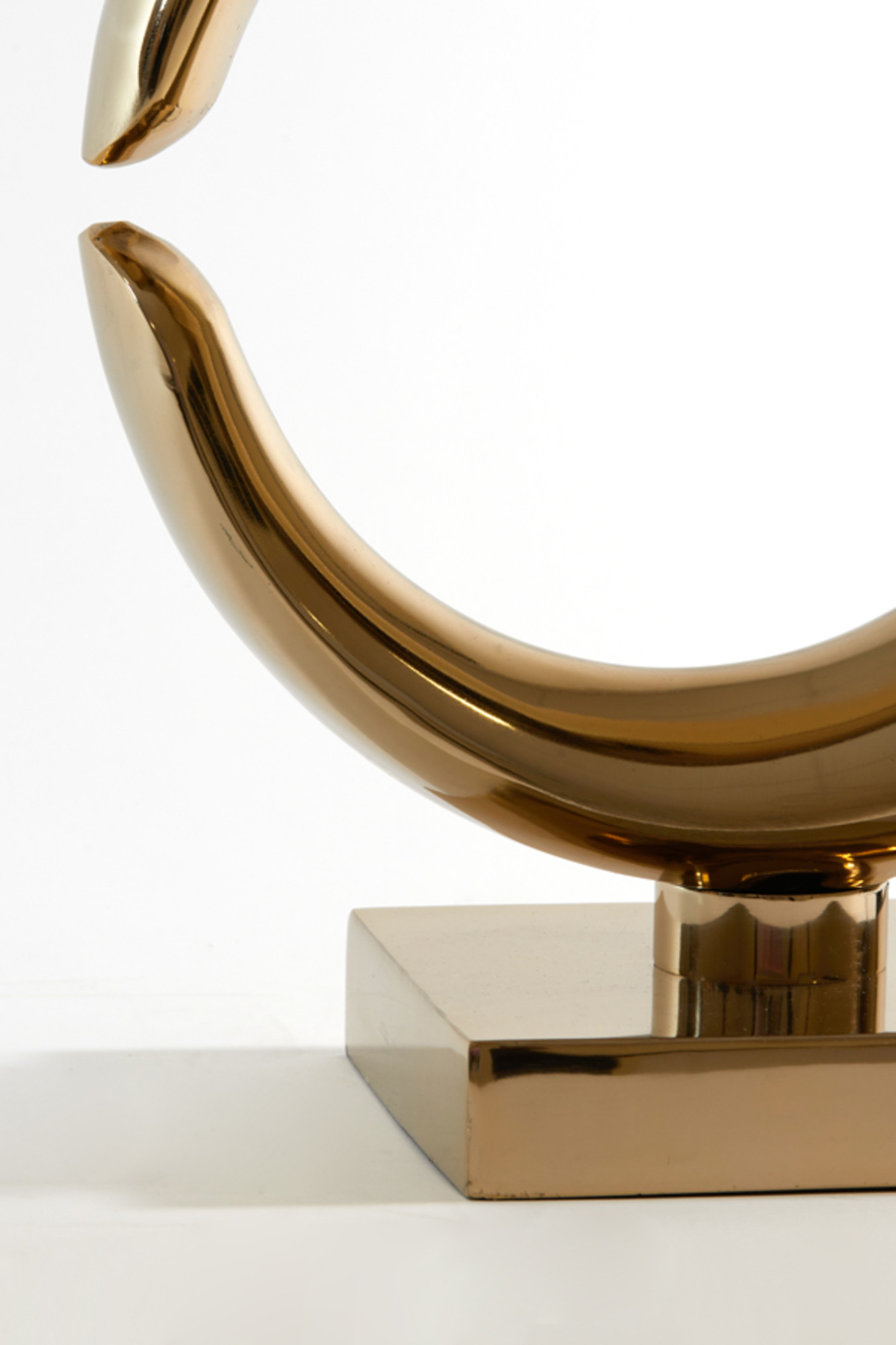 Goldene Tischleuchte Light & Living Maan im modernen Design – Bild 9