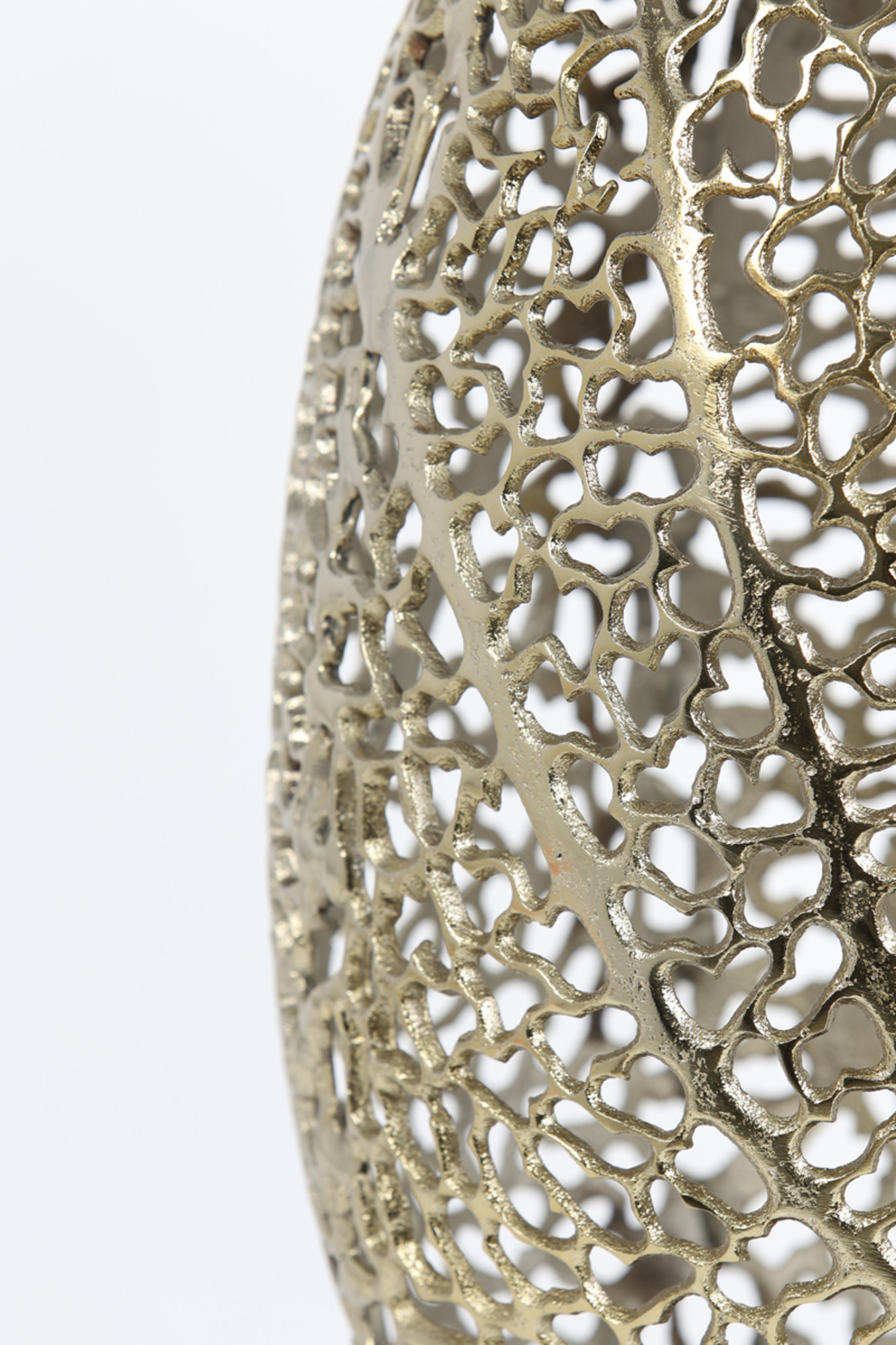 Goldene Tischlampe mit offenen Mustern Light & Living Sinula – Bild 7