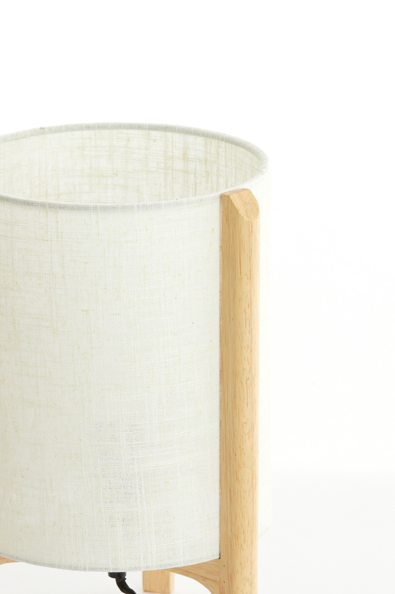 Runde Tischlampe in Creme mit Holzfuß Light & Living Litto – Bild 4