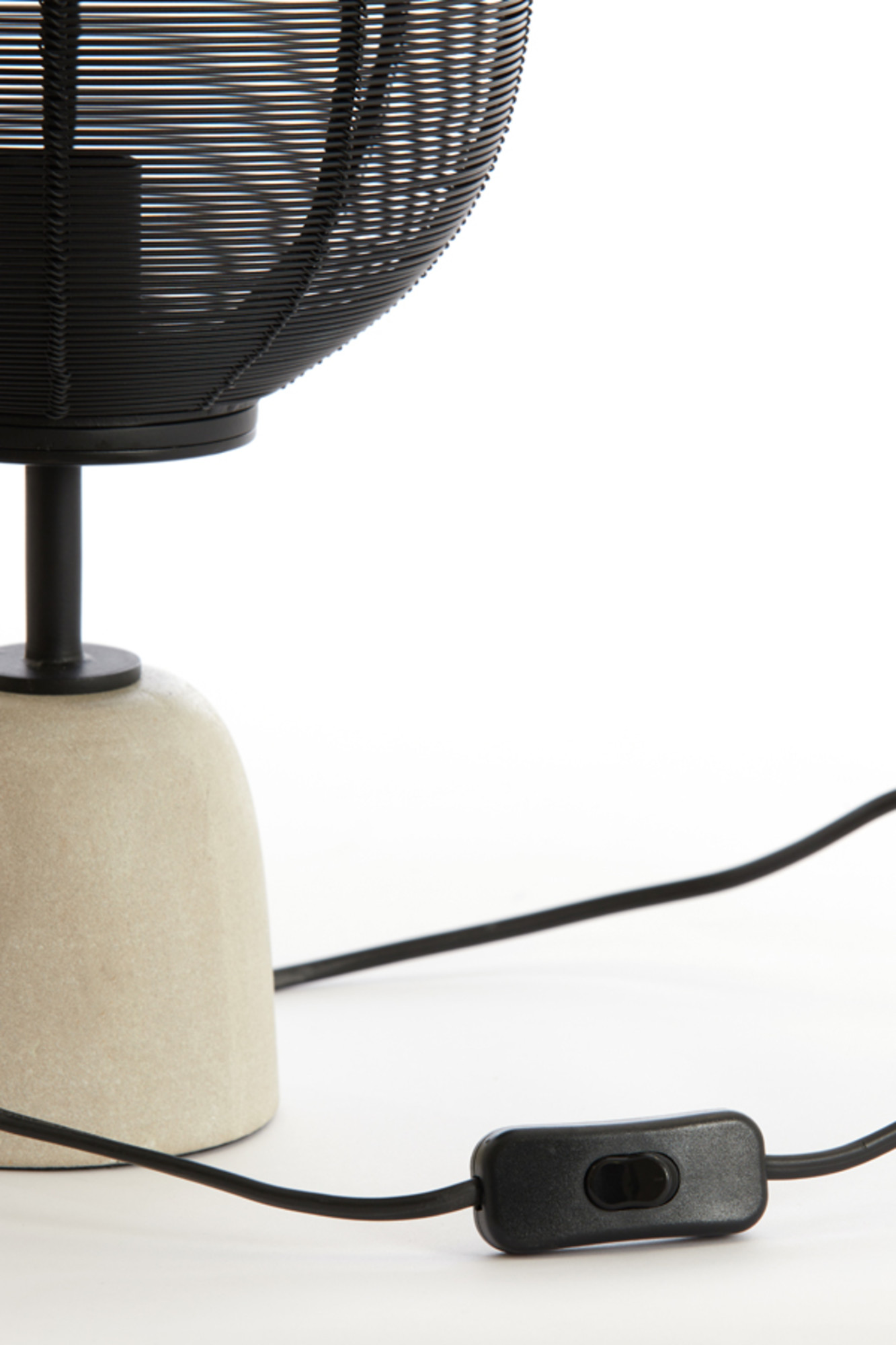 Schwarze Tischleuchte Light & Living Joley mit ovalem Drahtschirm – Bild 3