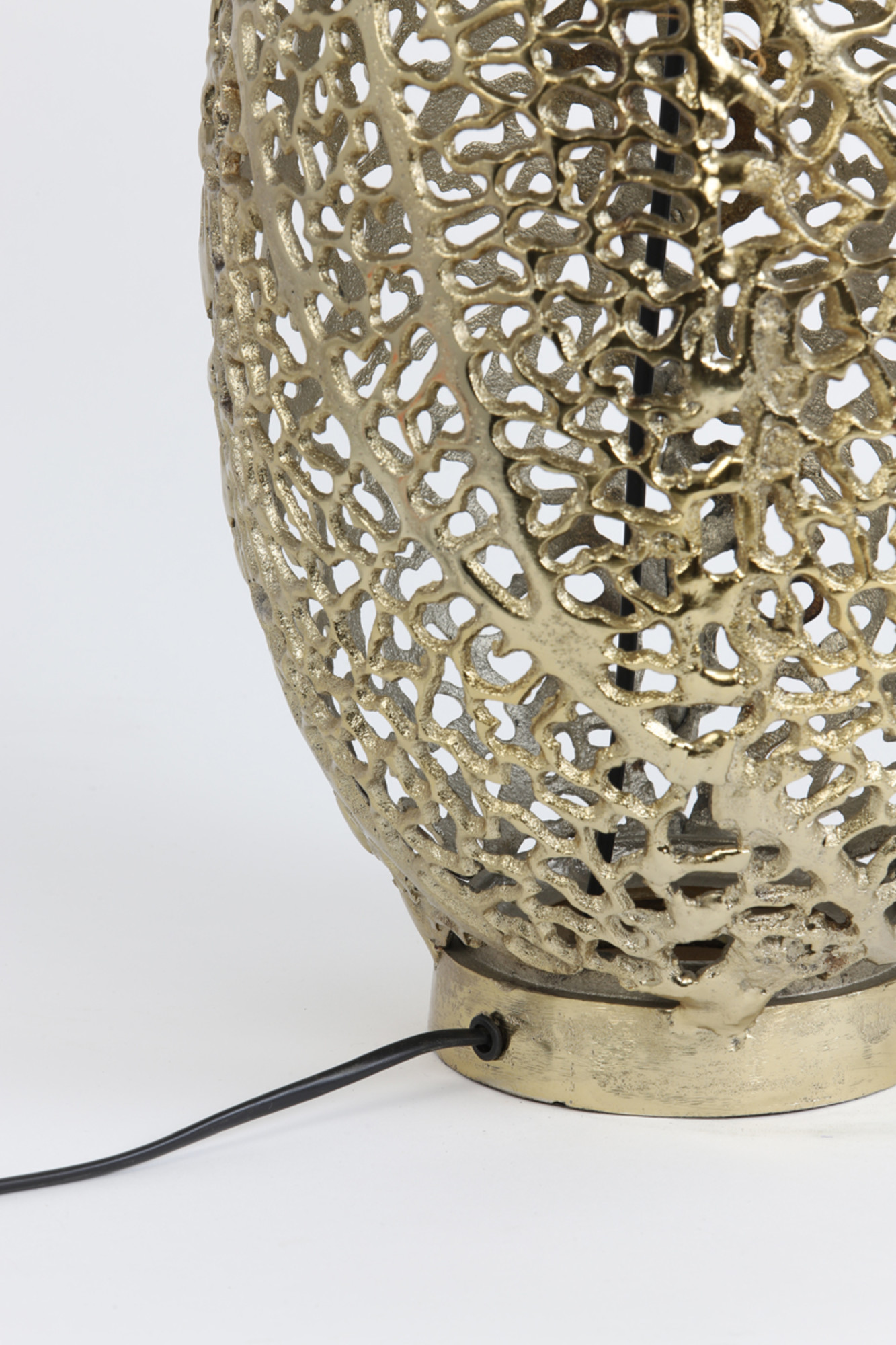 Goldene Tischlampe mit offenen Mustern Light & Living Sinula – Bild 6