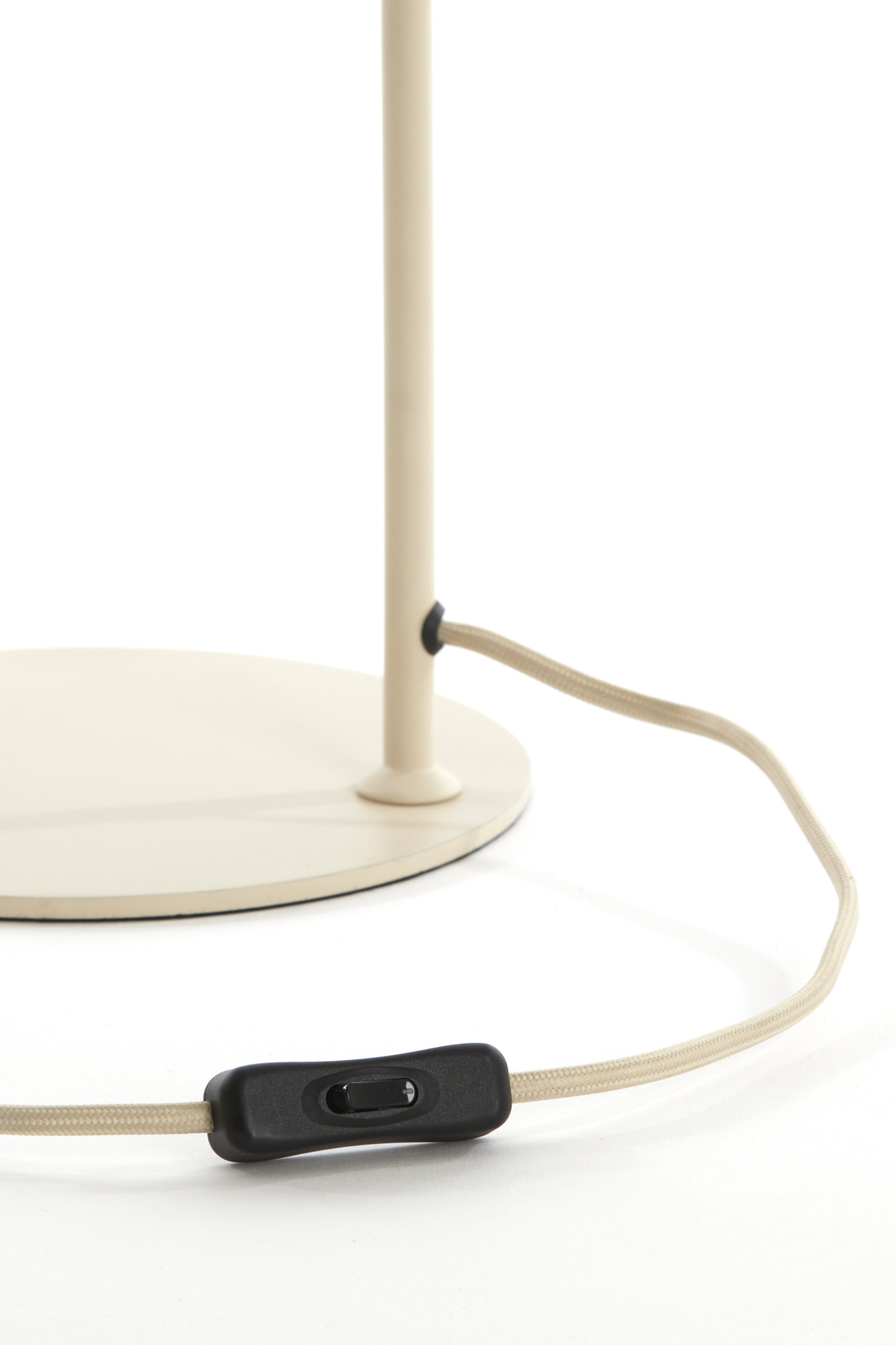 Tischleuchte mit beigem Drahtrahmen Light & Living Elati – Bild 6