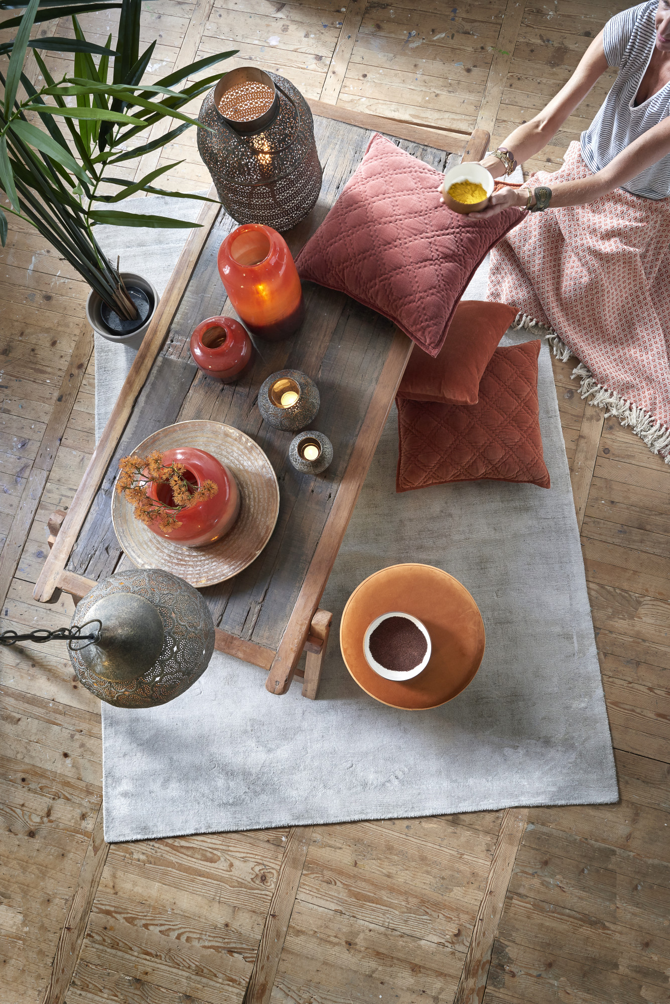 Bronzefarbene Metall-Hängelampe mit Lochmuster Light & Living Emine – Bild 4