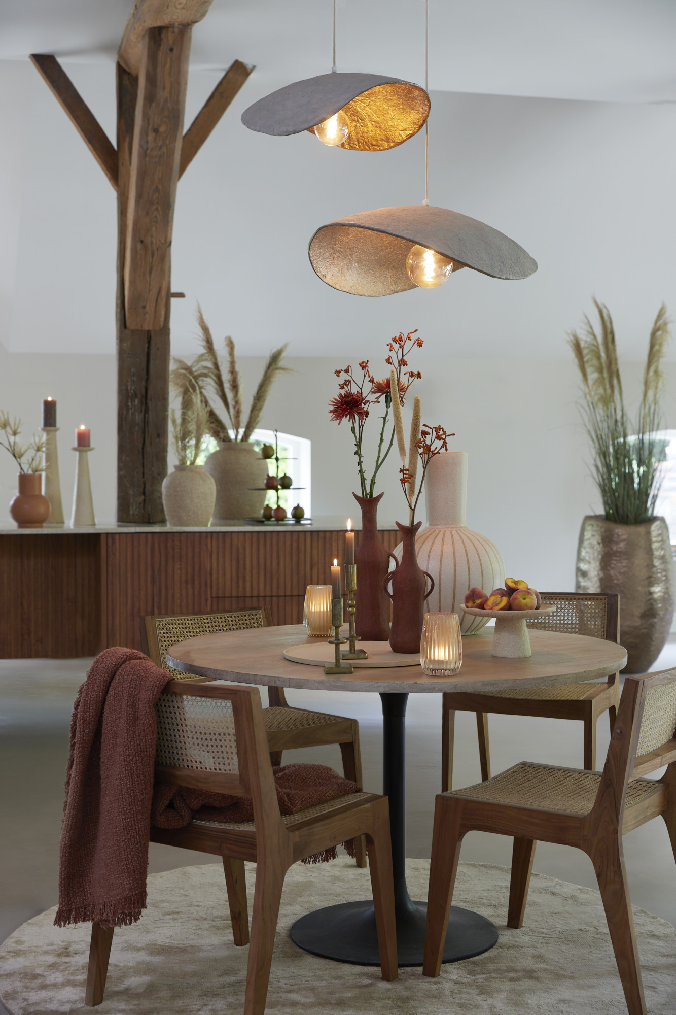 Kompakte organische Hängelampe in Beige Light & Living Lonia – Bild 4