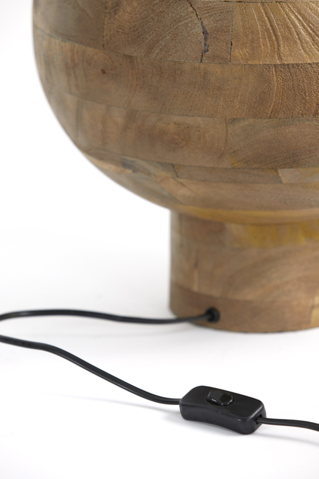 Kugelförmige Tischleuchte aus Holz Light & Living Barumi – Bild 6