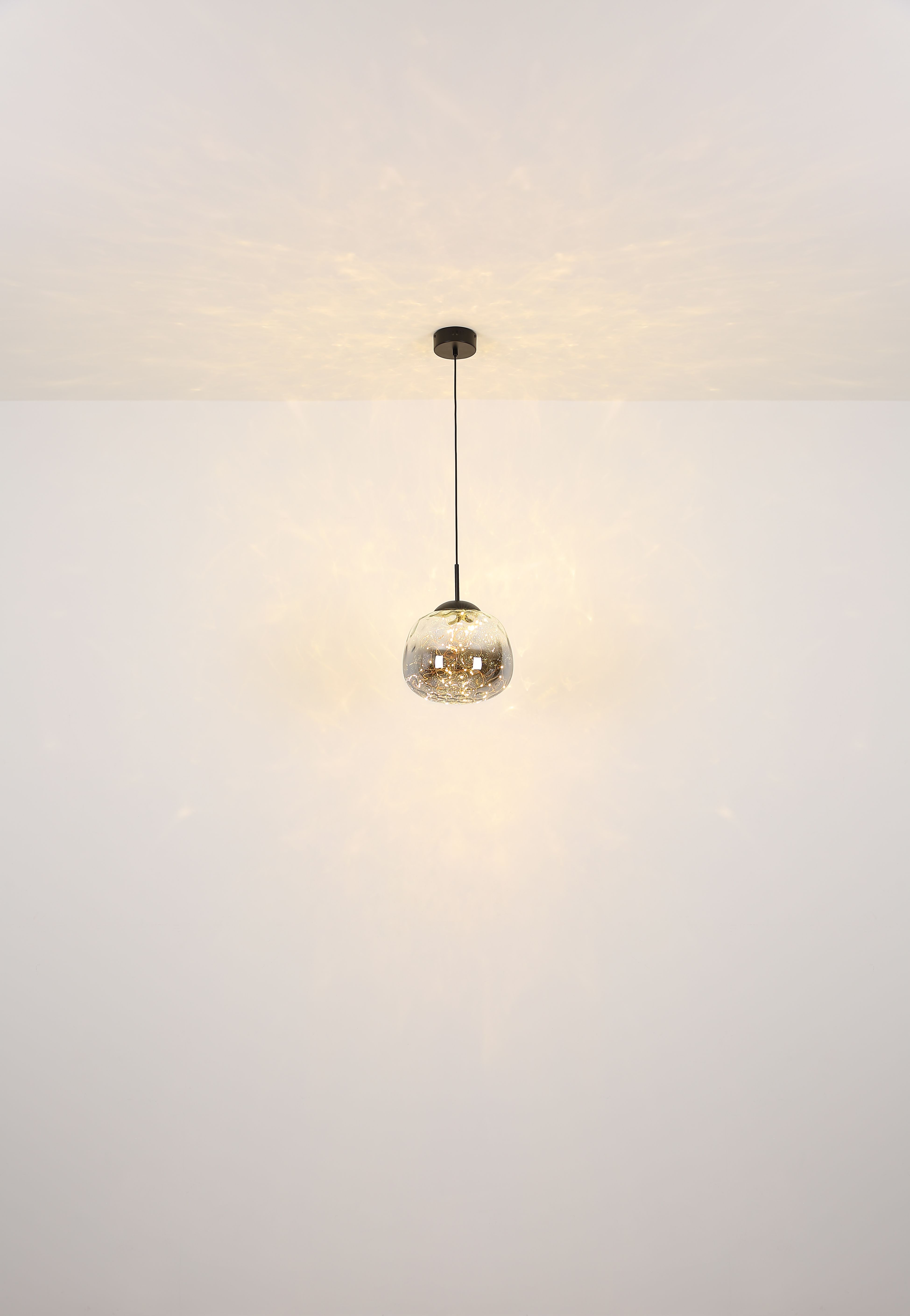 globo-hängeleuchte-firefly-schwarz-glas-ø30cm-led-15642-1