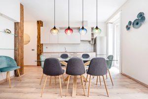 globo-hängeleuchte-sander-mehrfarbig-glas-großeesstischlampe-e27-15748-4h-1