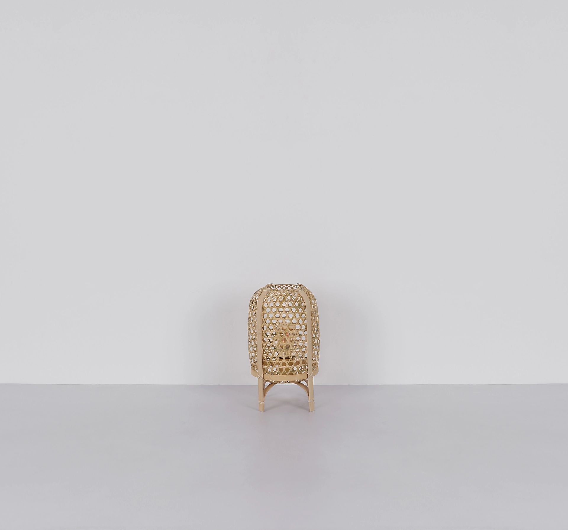 globo-tischlampe-cairo-natürlich-metall-ø22cm-e27-15762t-1