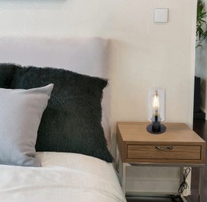 globo-tischlampe-hadera-schwarz-glas-ø10cm-e27-15465t-1