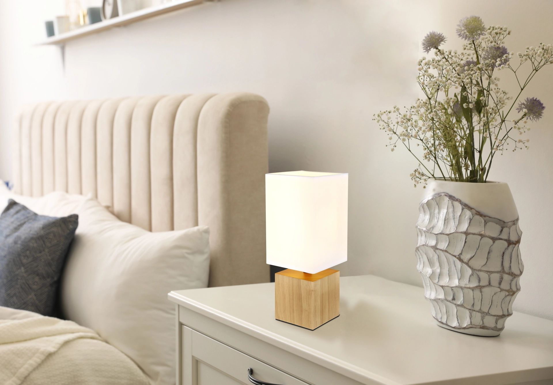 globo-tischlampe-valentino-natürlich-holz-nachttischlampe-e27-21628w-1