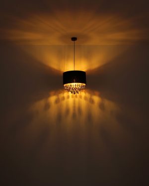 schwarzehanglampemitkristallenundgoldfarbenenakzentencoletta-1