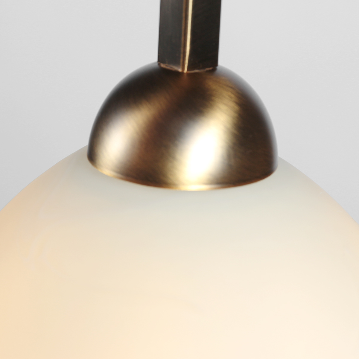 bronzenewandleuchtemitmarmorcremefarbenemglasschirmsteinhaueranthea-6