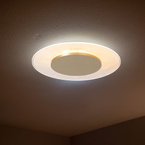 kompaktedeckenlampemitgoldfarbenermitteundtransparentemrandsteinhauerlido-2