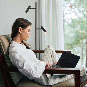 stehlampeschwarzmitverstellbarenspotsmexlitelumo-2