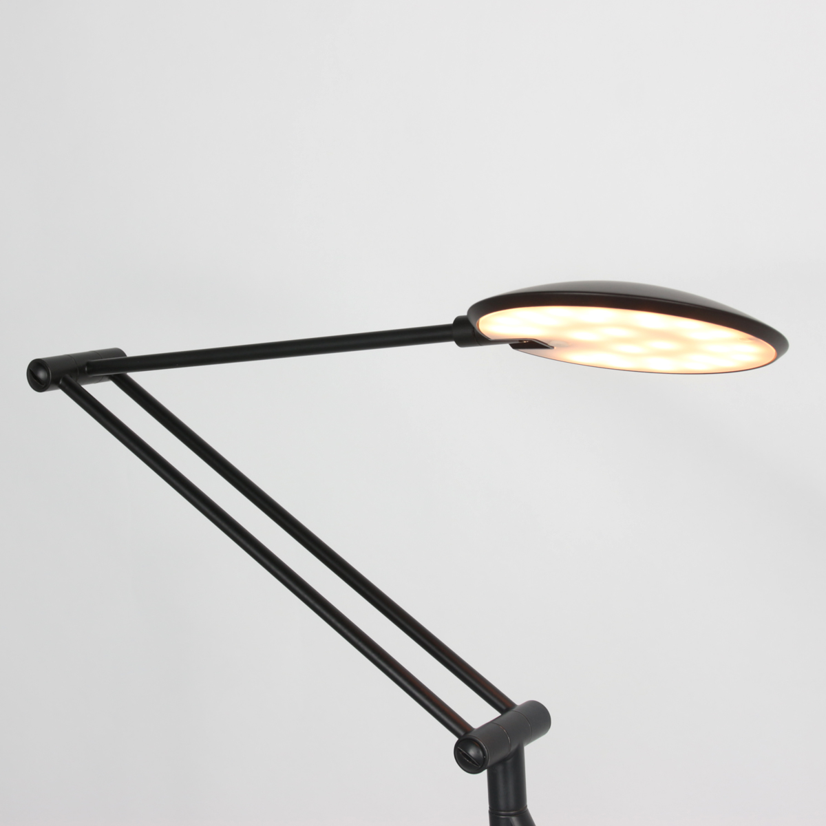 stehlampemitverstellbaremledlichtsteinhauerzenith-4